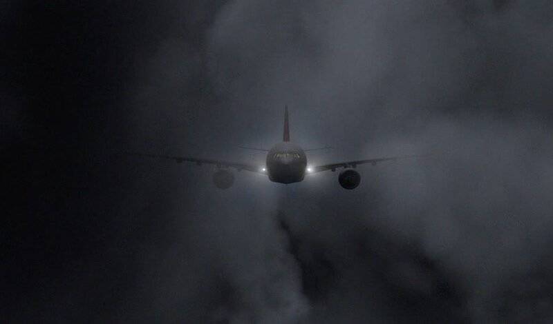 В летевший из Екатеринбурга в Сочи самолет ударила молния (ВИДЕО)
