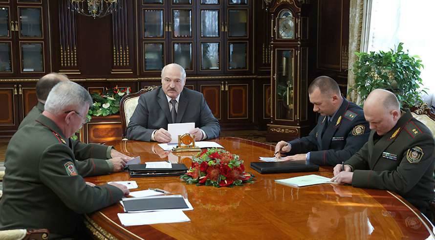 Лукашенко приказал белорусским генералам готовиться к открытию фронта против Украины
