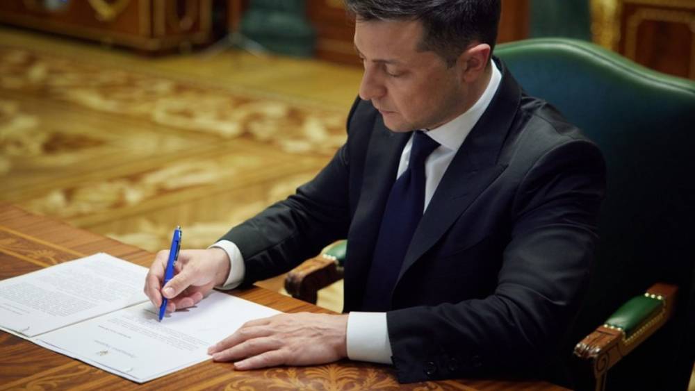 Зеленский подал в парламент ряд законопроектов о защите политзаключенных и членов их семей