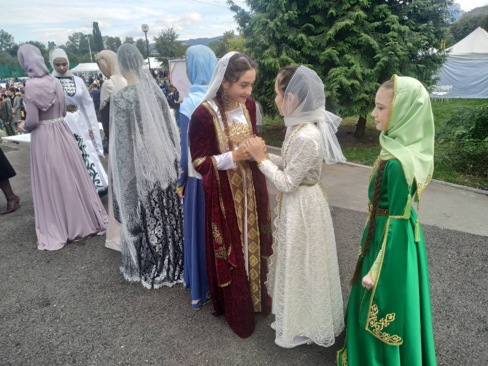 Во Владикавказе фестиваль этнического костюма «опоясал» дизайнеров со всей страны