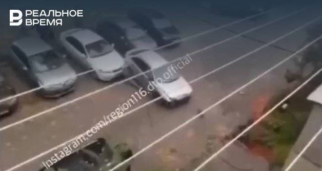 На парковке около дома в казанских Дербышках водитель разбил три автомобиля