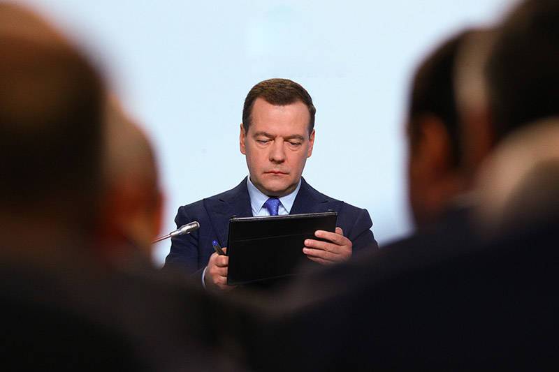 Медведев заявил, что интернет-гиганты всем надоели