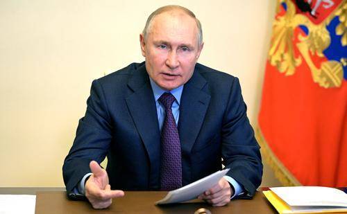 Путин поручил внести изменения в систему преподавания истории