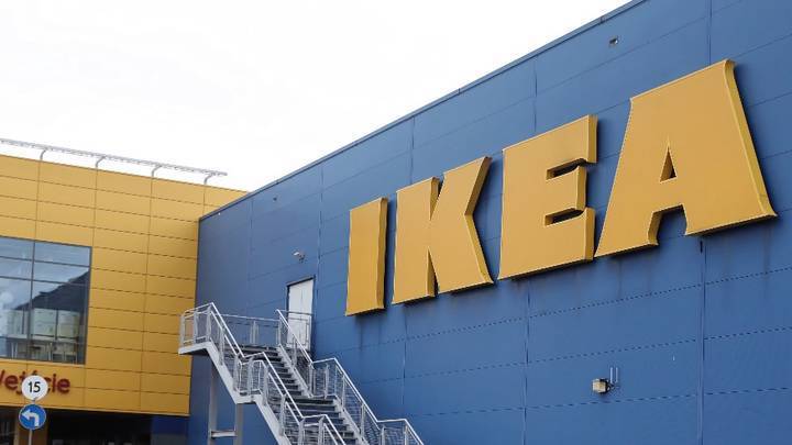 Ретейлер IKEA продолжит продавать игрушечные акулы в России