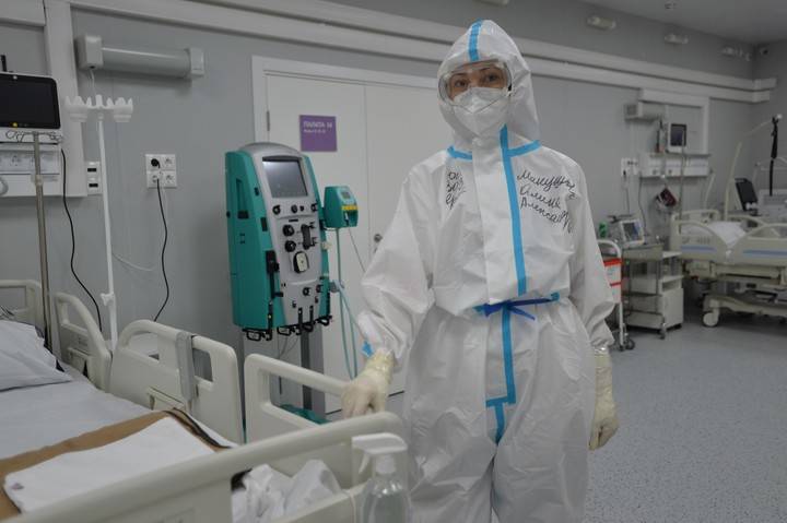 Инфекционист заявил, что пандемия коронавируса продлится еще год