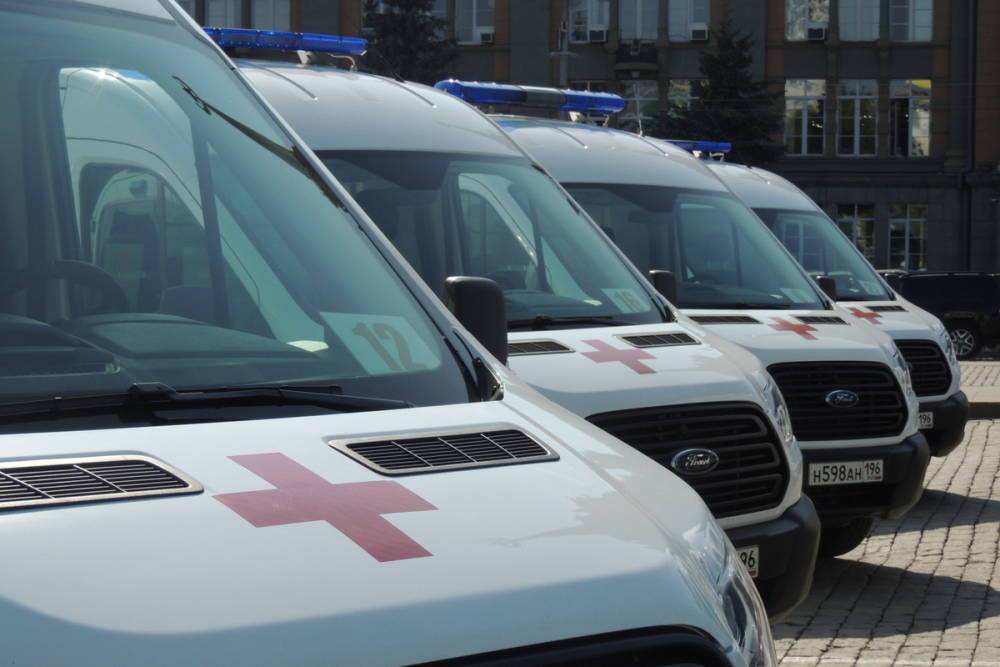 Машину скорой помощи обстреляли в Екатеринбурге