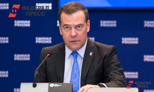 Медведев пригрозил блокировкой Google, YouTube и Twitter в России