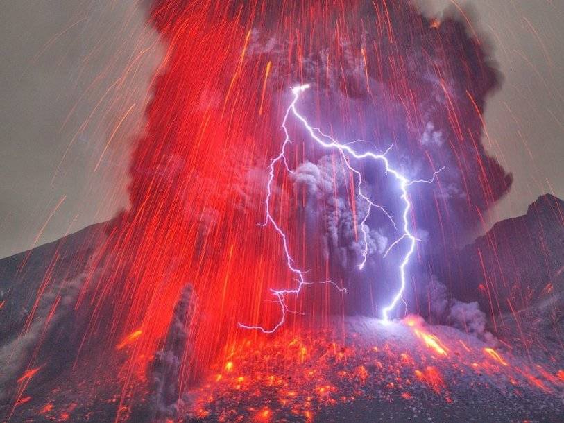 Ударные волны в вулканических газах влияют на образование молний над вулканом