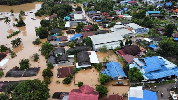 Мощный тропический шторм спровоцировал масштабное наводнение в Таиланде и мира