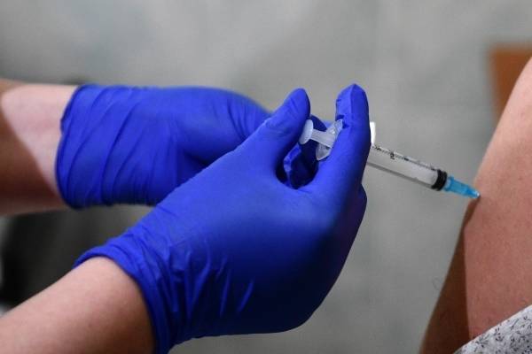 Вирусолог заявил о безопасности использования компонентов от разных вакцин
