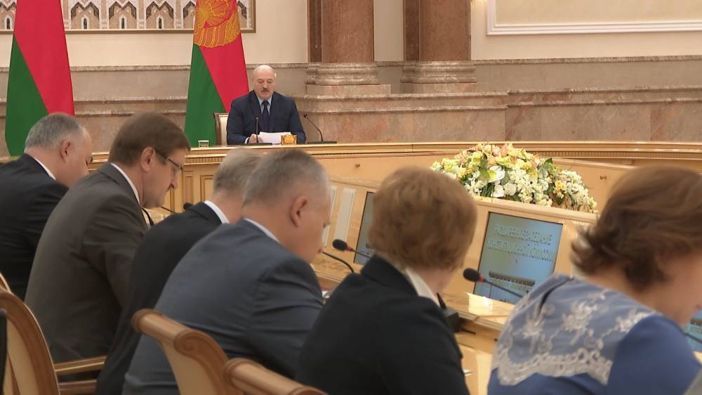 Александр Лукашенко обозначил спорные моменты в проекте новой Конституции
