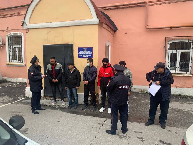 Рязанские полицейские задержали 6 мигрантов за ложные сведения об учёте