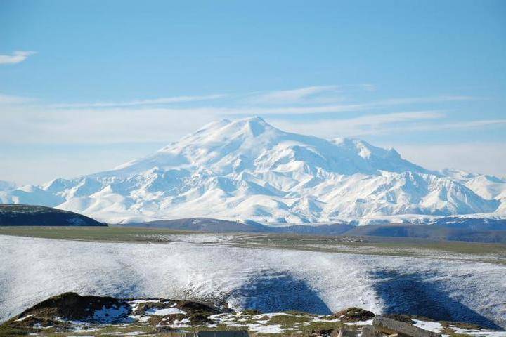 Учёные: извержения Эльбруса и Казбека могут грозить городам Краснодарского края
