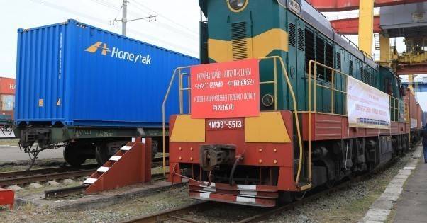&quot;Укрзализныця&quot; впервые запустила контейнерный поезд с экспортным грузом в Китай