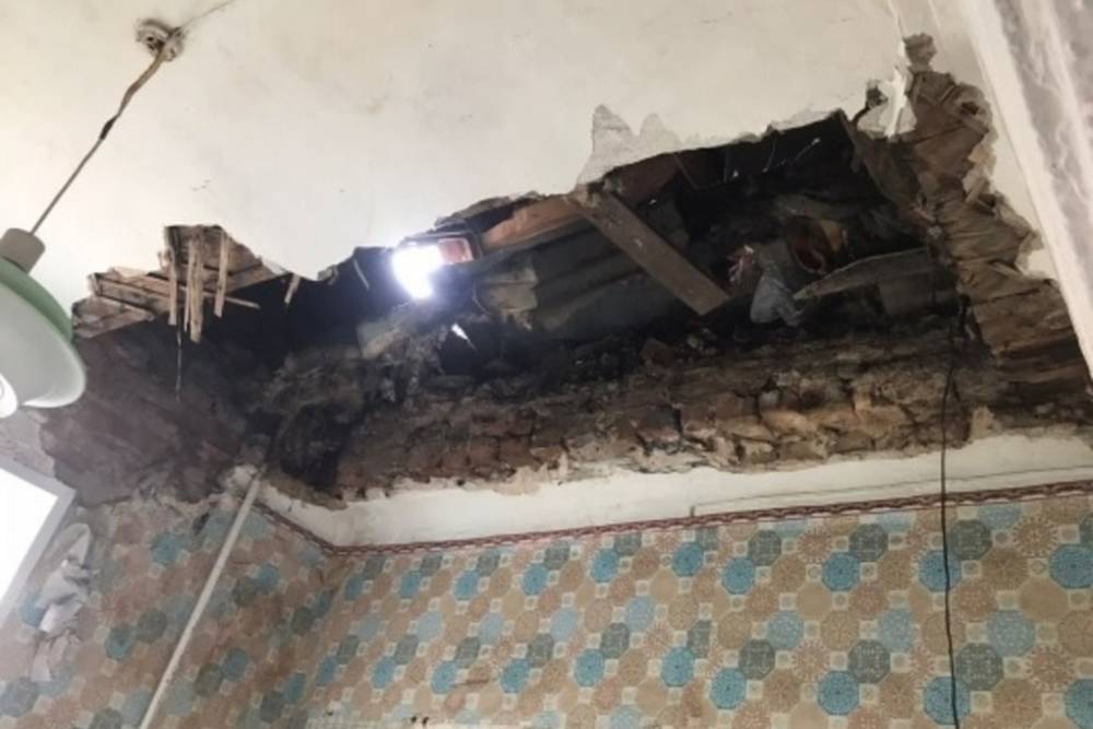После сообщения об обрушении потолка в одной из квартир в Вязьме возбуждены уголовные дела