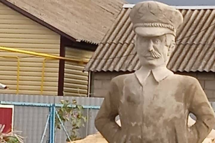 В Советском районе Курской области появился памятник Сталину