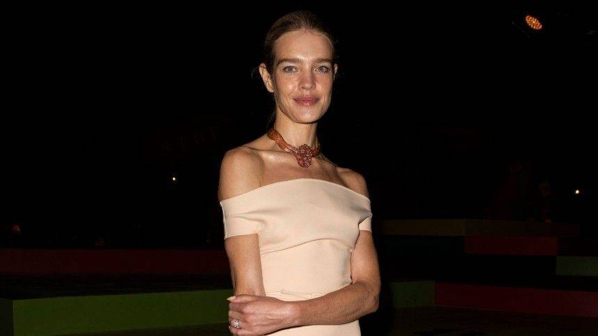Поклонники заподозрили, что Водянова пришла на показ Dior без нижнего белья