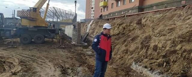 В Красноярске восстанавливают подпорную стену в Солнечном, рухнувшую на автомобили