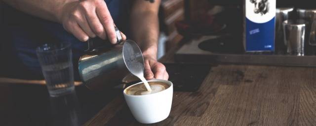 Онколог «СМ-Клиника» Серяков сообщил о способностях кофе облегчить симптомы рака