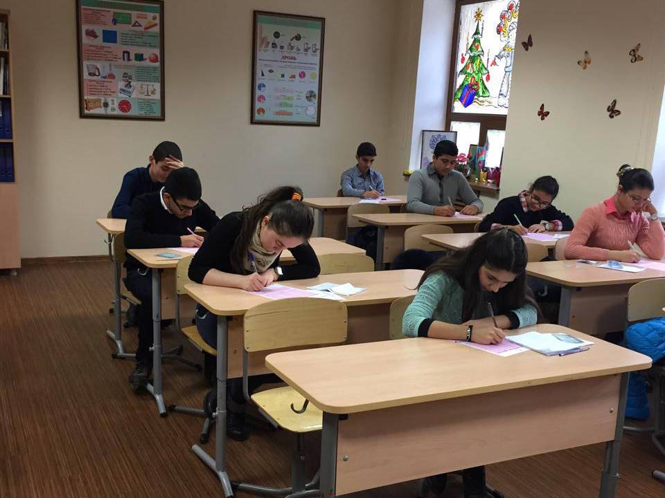Минобразования Азербайджана назвало число учащихся, приступивших сегодня к очным занятиям