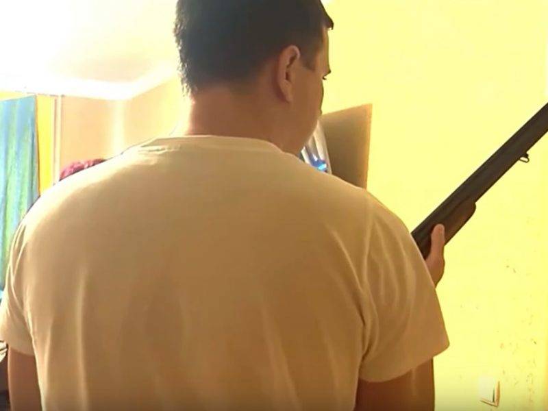 Гибель сотрудника КГБ Белоруссии при штурме квартиры программиста, подозреваемого в терроризме, попала на видео
