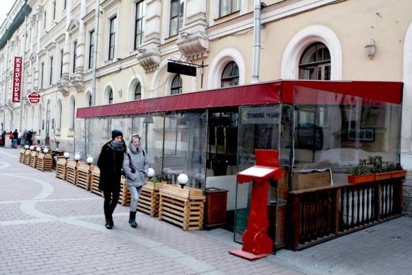 Работа уличных террас кафе и ресторанов в Петербурге продлена до 15 октября