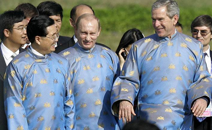 Observador (Португалия): проверка фактов. Джордж Буш-младший, Владимир Путин и Ху Цзиньтао были сфотографированы во время тайного собрания масонов?