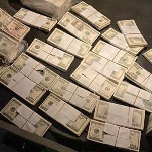 В Киеве изъяли фальшивые 240 тыс. долларов. Фото