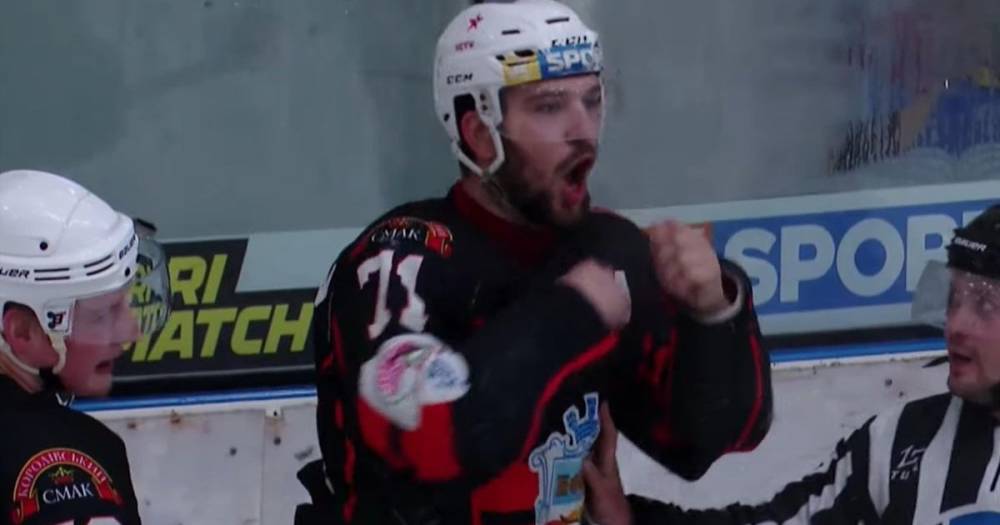 Украинского хоккеиста дисквалифицировали за расистский жест на три игры