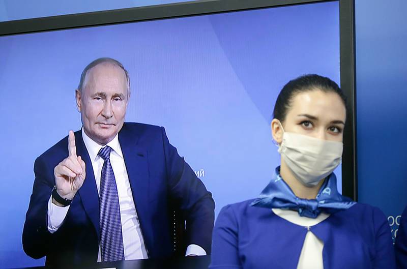 Путин рассказал, кто в его окружении заболел COVID-19