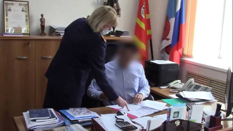 Главу Гагаринского района Смоленской области подозревают в превышении должностных полномочий