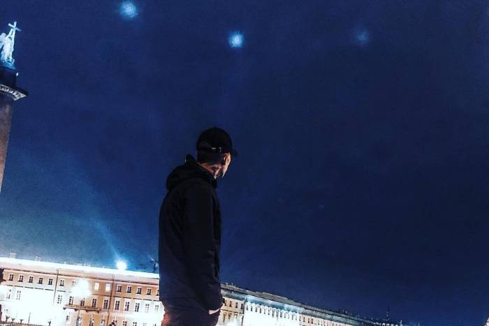 В небе над Петербургом заметили необъяснимое явление — видео