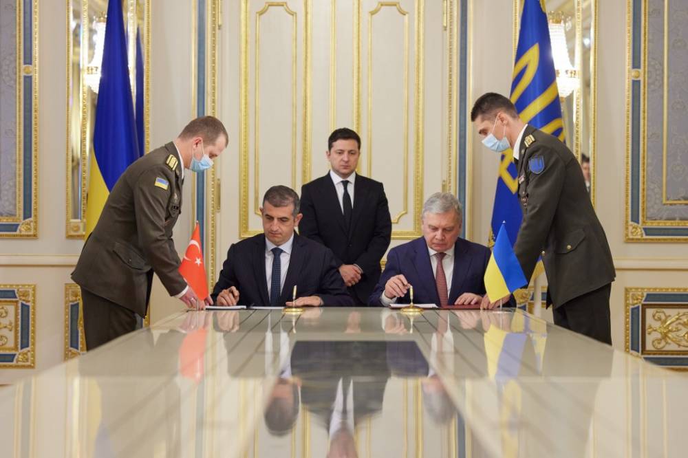 В Украине построят первый центр по обслуживанию и испытаниям турецких беспилотников