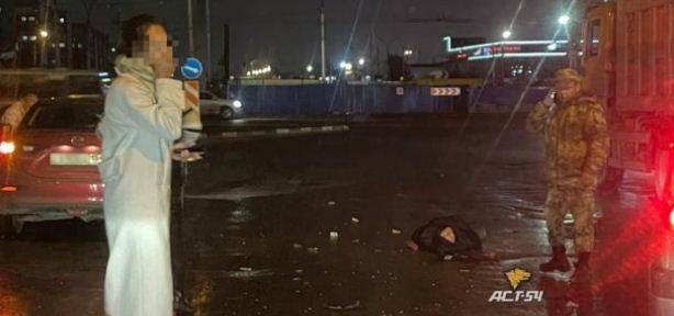 В Новосибирске водитель автомобиля Mazda наехала на просившего милостыню мужчину