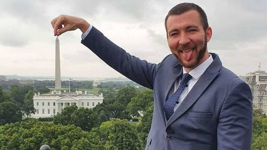 Пресс-секретарь Зеленского нашел объяснение своему скандальному фото в Вашингтоне
