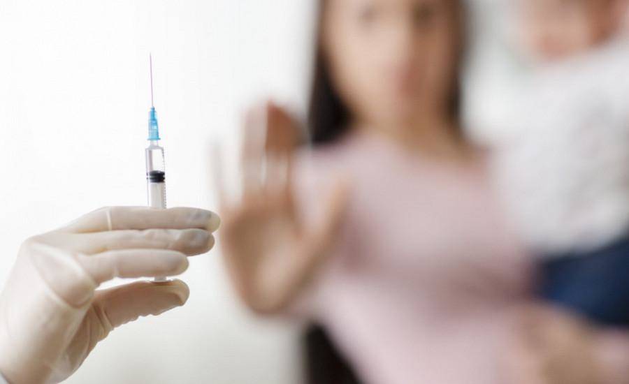 Сотни подростков в Латвии получили неподходящую вакцину от COVID-19
