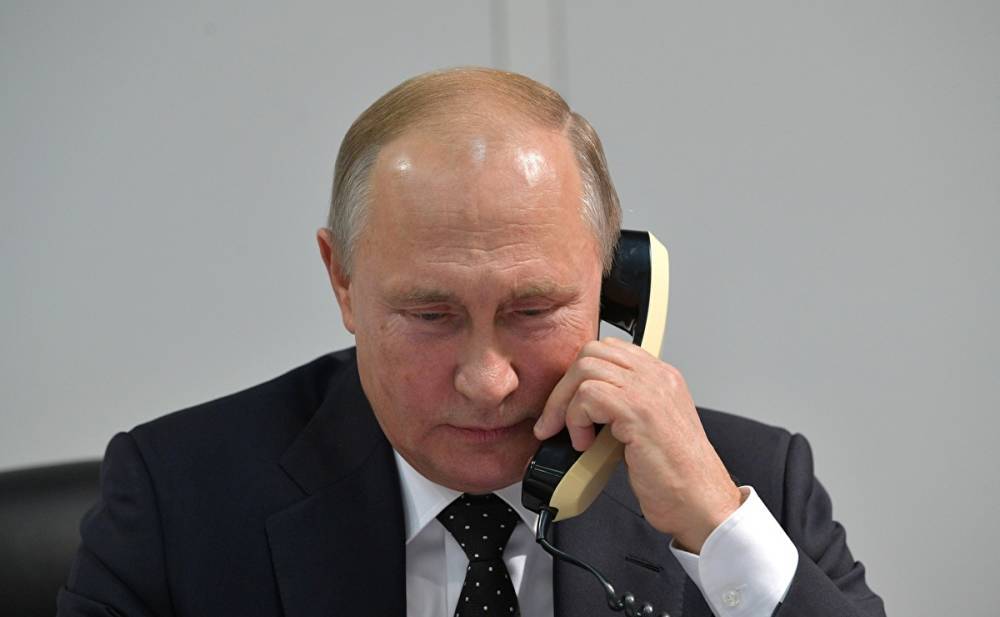 Президент РФ Владимир Путин признался, что у него все еще нет смартфона