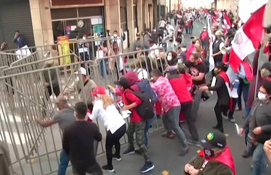 Антиправительственные протесты в Перу завершились жёстким разгоном
