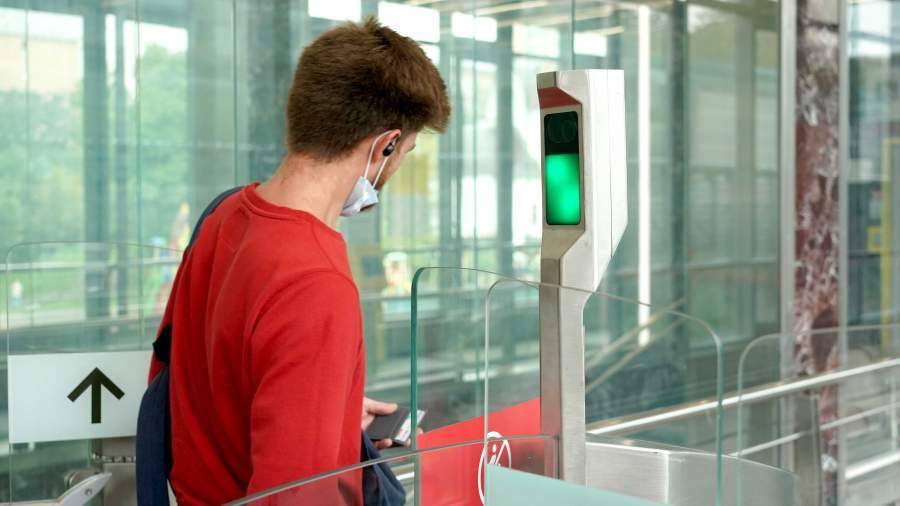 Минтранс пообещал начать применять биометрию в транспорте к 2024 году