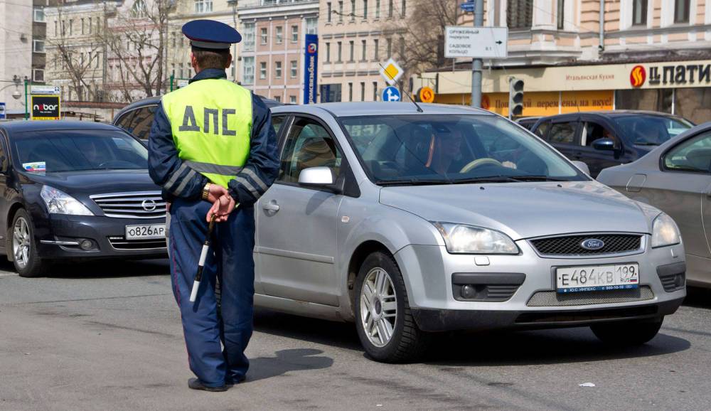 Водителей в России предупредили о новых автомобильных штрафах в 2022 году