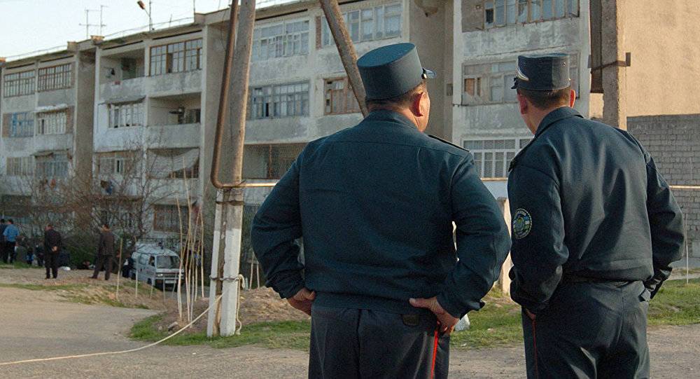 Ташкентский патрульный милиционер получил удар головой в нос