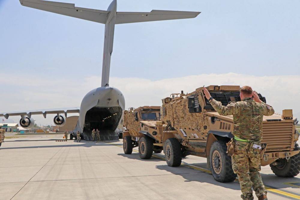 В британской прессе: Опасно, если военная техника НАТО в Афганистане будет передана, например, группе Вагнера