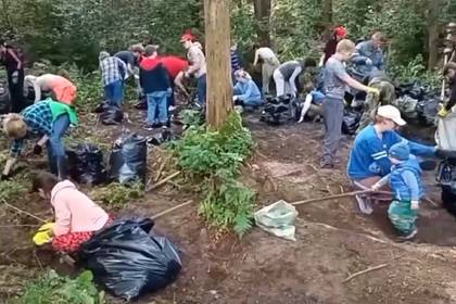 Российские экоактивисты провели уборку мусора в Смоленске
