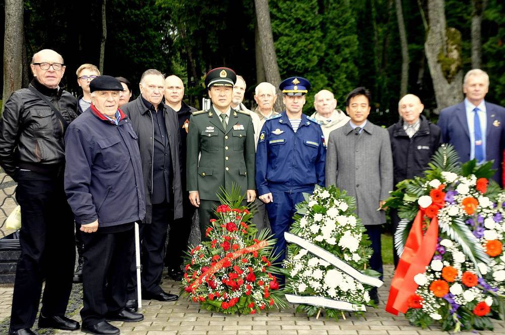 В Литве почтили память воинов, отдавших жизнь за победу во Второй мировой войне