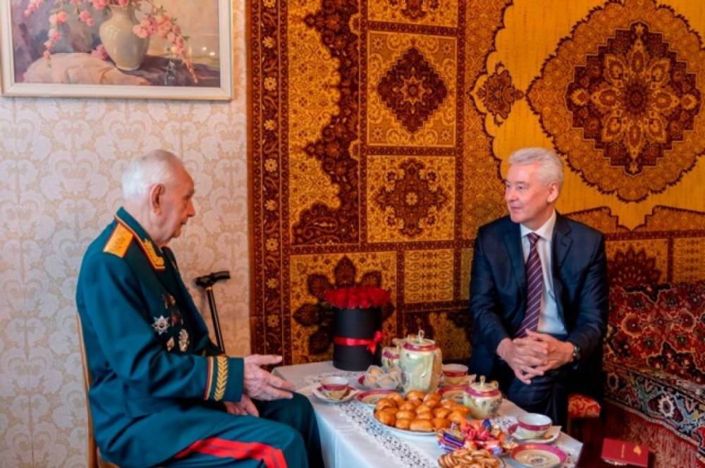 Собянин сообщил о выплате 20 тыс руб ветеранам к 80-летию Битвы за Москву