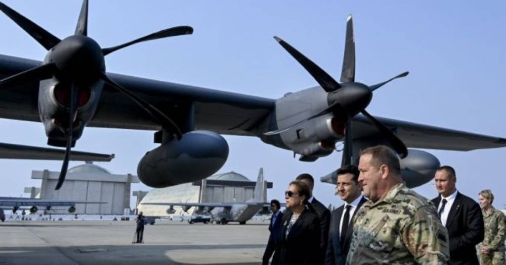 Зеленский в компании руководства Калифорнии отправился на авиабазу Национальной гвардии (ФОТО)