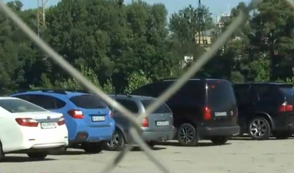 Украинцам рассказали, как забрать авто со штрафплощадки за считанные минуты