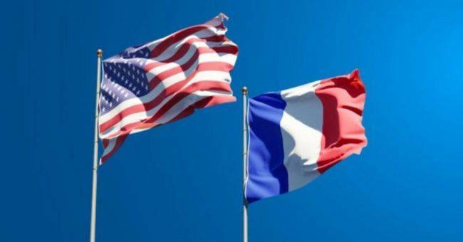Франция вернула посла в США