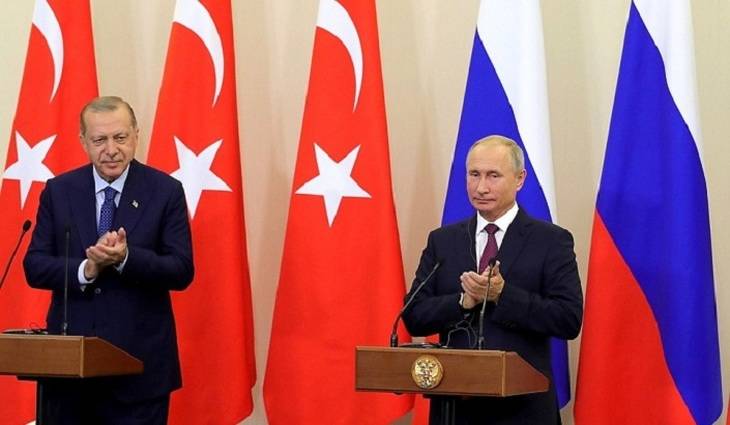 Путин посоветовал турецкому коллеге привиться «Спутником V»