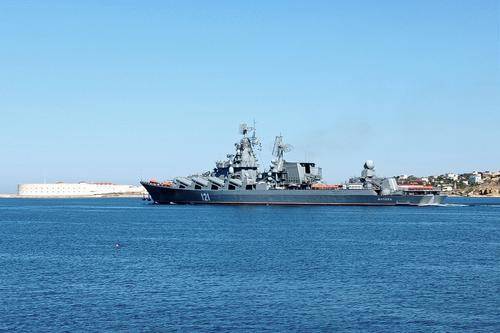 Ракетный крейсер «Москва» принял участие в учениях кораблей Черноморского флота РФ